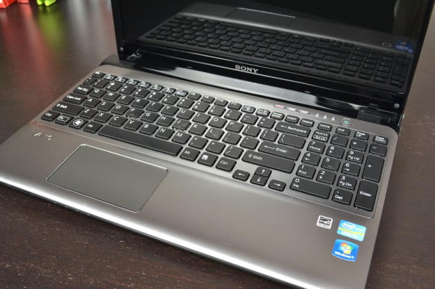 sony-vaio-e-series-review-laptop-keyboard-touchpad-625x416-c